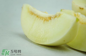 為什么吃甜瓜會嗓子疼？吃甜瓜嗓子疼怎么辦？