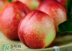 吃油桃需要削皮嗎？吃油桃剝皮吃還是不剝？