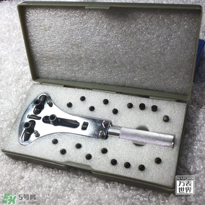dw手表怎么換電池？dw丹尼爾惠靈頓手表?yè)Q電池步驟