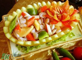 甜瓜和海鮮能一起吃嗎？吃海鮮能吃香瓜嗎？