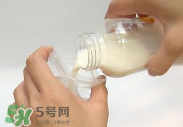 開水沖奶粉會破壞營養(yǎng)嗎？什么水溫沖奶粉好？
