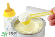 開水沖奶粉會破壞營養(yǎng)嗎？什么水溫沖奶粉好？