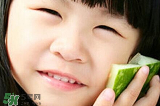 西瓜皮敷臉有什么作用？西瓜皮敷臉有什么好處