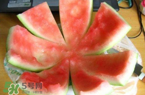 西瓜皮敷臉有什么作用？西瓜皮敷臉有什么好處