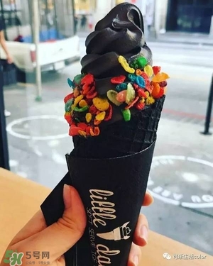 炭黑冰淇淋好吃嗎？炭黑冰淇淋哪里買？