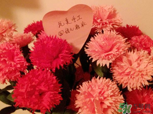 母親節(jié)可以送紙做的康乃馨嗎？康乃馨怎么折？