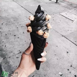 炭黑冰淇淋好吃嗎？炭黑冰淇淋哪里買？