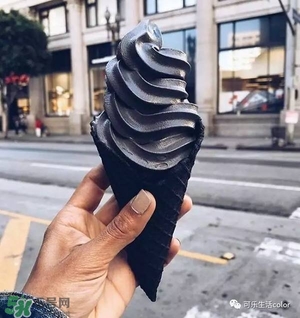 炭黑冰淇淋好吃嗎？炭黑冰淇淋哪里買？