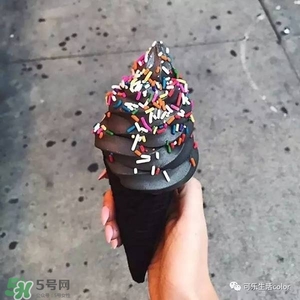炭黑冰淇淋好吃嗎？炭黑冰淇淋哪里買？