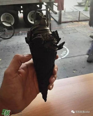 炭黑冰淇淋好吃嗎？炭黑冰淇淋哪里買？
