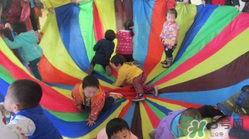 餃子在幼兒園玩的游戲叫什么？彩虹傘的捕魚游戲怎么玩？