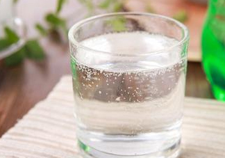 雪碧是碳酸飲料嗎？雪碧是酸性還是堿性？