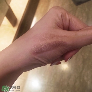 嬌蘭小黑裙007值得入嗎？嬌蘭小黑裙007唇膏口紅怎么樣？