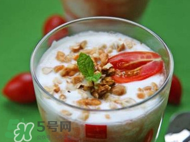西紅柿能和酸奶一起吃嗎？酸奶可以和西紅柿一起吃嗎