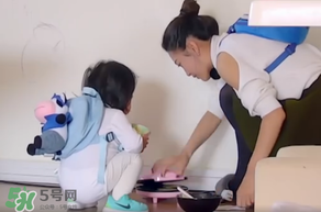 餃子的奶牛背包是什么牌子？寶寶背包應(yīng)該怎么挑選？