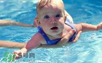 寶寶游泳耳朵進(jìn)水了怎么辦？寶寶游泳如何避免耳朵進(jìn)水？