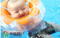 寶寶游泳耳朵進(jìn)水了怎么辦？寶寶游泳如何避免耳朵進(jìn)水？