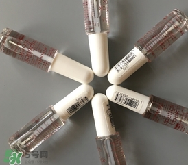 rimmel口紅雨衣英版日版哪個(gè)好？rimmel口紅雨衣英版日版區(qū)別