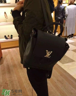 lv lockme包包怎么辨別真?zhèn)?？lv lockme包包真假鑒定
