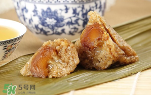蛋黃肉粽和鮮肉粽哪個熱量高？一個蛋黃肉粽的熱量是多少？