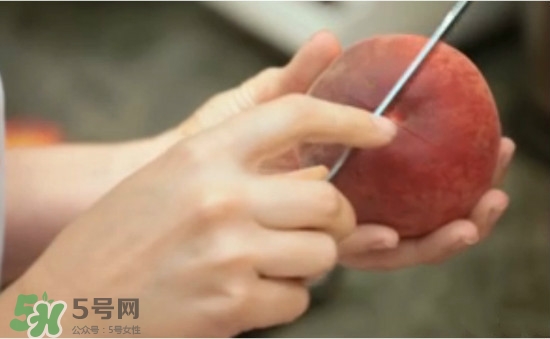 吃桃子要不要削皮？吃桃子的去皮方法
