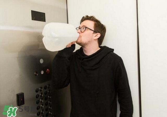 30天不喝飲料，妹子的對(duì)比照令人震驚 喝白開水的好處