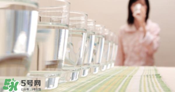 30天不喝飲料，妹子的對(duì)比照令人震驚 喝白開水的好處