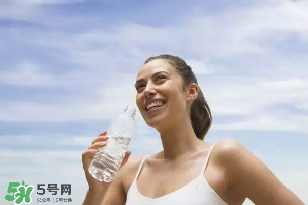 30天不喝飲料，妹子的對(duì)比照令人震驚 喝白開水的好處