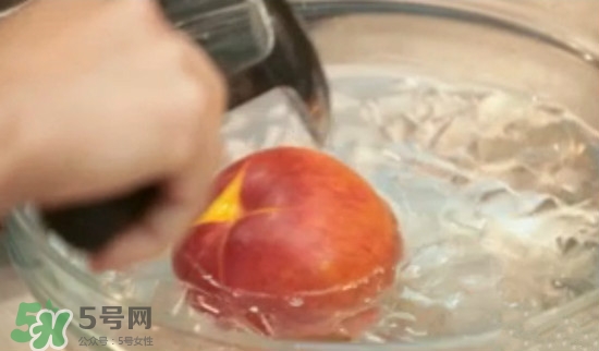 吃桃子要不要削皮？吃桃子的去皮方法