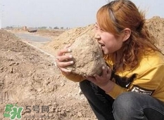 女子30年吃1噸土 異食癖是缺什么？