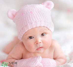 寶寶中暑的癥狀是什么？寶寶夏天如何判斷是否中暑？