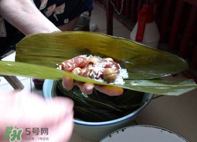 包粽子是生米還是熟米？包粽子的米是煮的還是生的？