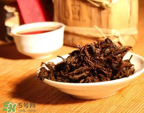普洱茶發(fā)霉了怎么處理？普洱茶發(fā)霉了還能喝嗎？