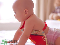 夏天寶寶睡覺穿什么好？夏天寶寶睡覺能光著睡嗎？