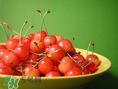 哺乳期能吃櫻桃嗎？哺乳期吃櫻桃寶寶會上火嗎？