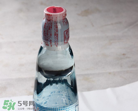 波子汽水彈珠怎么拿出來(lái)？怎么把波子汽水的彈珠拿出來(lái)？