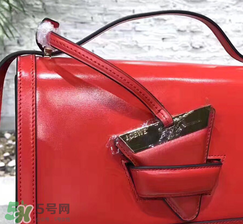loewe三角包怎么看真假？羅意威巴塞羅那三角包真假辨別