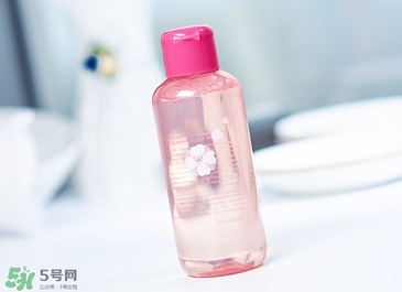 ?ukiss悠珂思和大創(chuàng)粉撲清洗劑哪個好？悠珂思和大創(chuàng)清洗劑對比