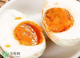咸鴨蛋為什么會出油？咸鴨蛋為什么有油