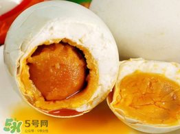 咸鴨蛋能帶上飛機(jī)嗎？飛機(jī)上能帶鴨蛋嗎？
