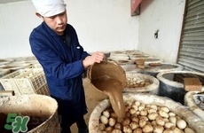 松花蛋是怎么做出來(lái)的？松花蛋的家庭腌制方法