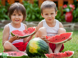 寶寶發(fā)燒時(shí)能吃西瓜嗎？寶寶咳嗽能不能吃西瓜？