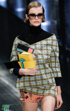 prada ribbon尺寸多大？普拉達舌頭包尺寸介紹