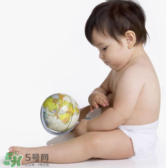 寶寶坐不穩(wěn)的原因 寶寶為什么會坐不穩(wěn)呢？