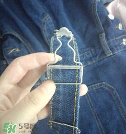 背帶褲的扣子怎么裝？背帶褲扣子安裝步驟圖