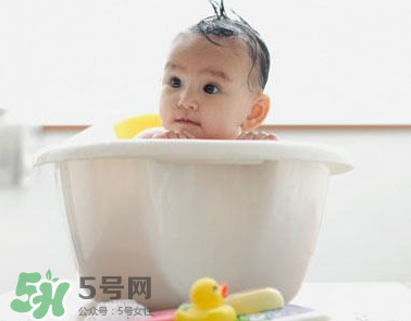 寶寶可以用金銀花水洗澡嗎？金銀花水洗澡好嗎?