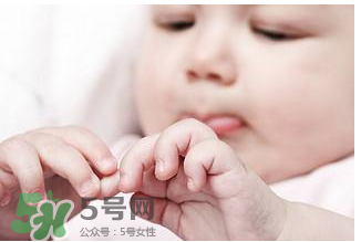 寶寶指甲凹凸不平是什么原因？寶寶指甲凹凸不平正常嗎？