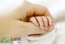 寶寶指甲多久剪一次？寶寶指甲多大可以剪？