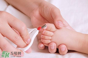 寶寶指甲多久剪一次？寶寶指甲多大可以剪？