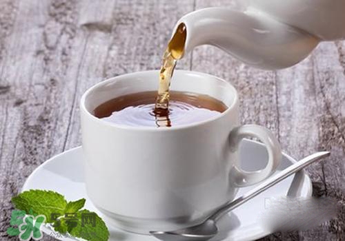 胃脹氣可以喝蜂蜜水嗎？胃脹氣可不可以喝蜂蜜水？